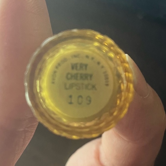 Vintage 70s Avon Encore Very Cherry 🍒 Lipstick - Picture 3 of 4